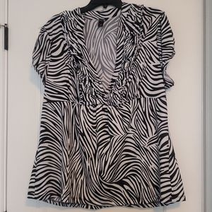 Halo short sleeve black and white top